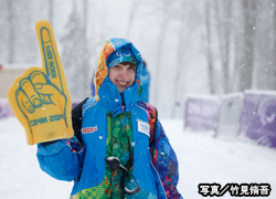 写真：ソチパラリンピックのボランティアスタッフ。五輪をあわせて平均年齢は25歳だった