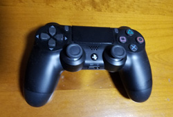 写真：ゲームコントローラー