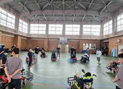 写真：電動車いすサッカー教室