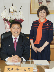 写真：石川県知事室にて