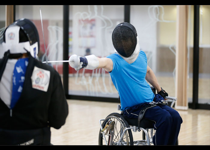 車いすフェンシング　　　　写真／阿部謙一郎