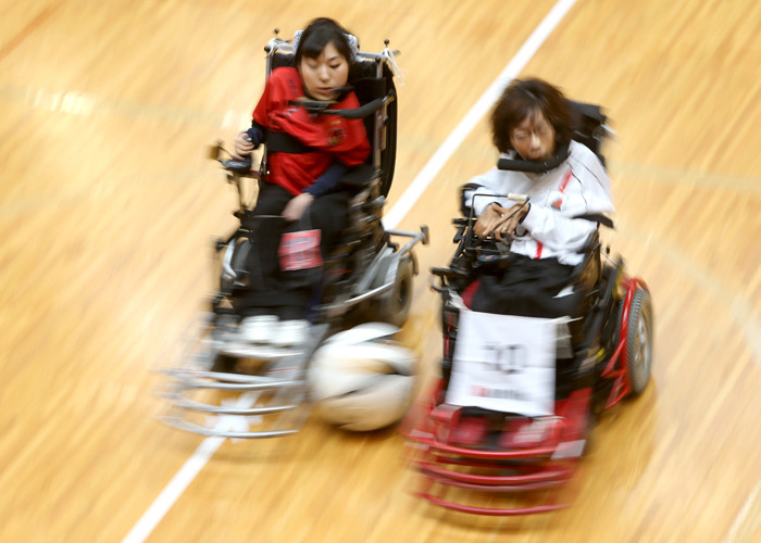 電動車椅子サッカー　　　　写真／竹見脩吾