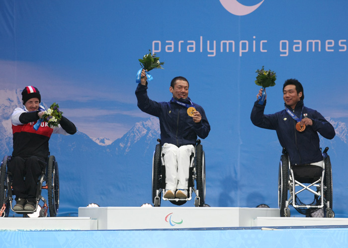 ソチ2014パラリンピック　　表彰式　金 狩野亮　銅 鈴木猛史　　写真／阿部謙一郎