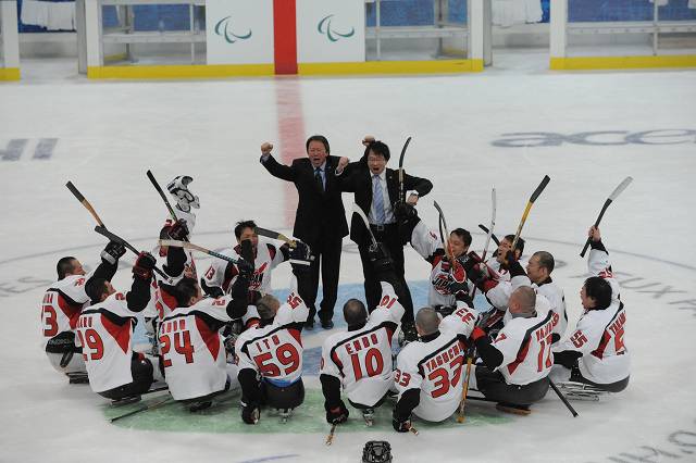 バンクーバー 日本は韓国に５―０で快勝。２連勝で準決勝進出を決める　　　　写真／清水一二