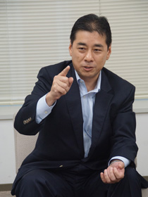 古郡宏隆氏