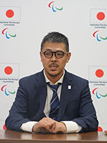 写真：三阪洋行