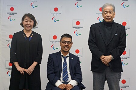 写真:左から伊藤・三阪・二宮
