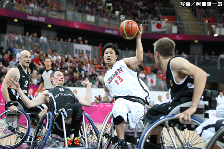 写真：ロンドン2012パラリンピック　車椅子バスケットボール男子日本代表予選リーグ・ドイツ戦　阿部謙一郎撮影