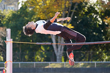 写真：鈴木選手のハイジャンプ！