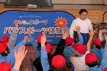 写真:講演する上原さん