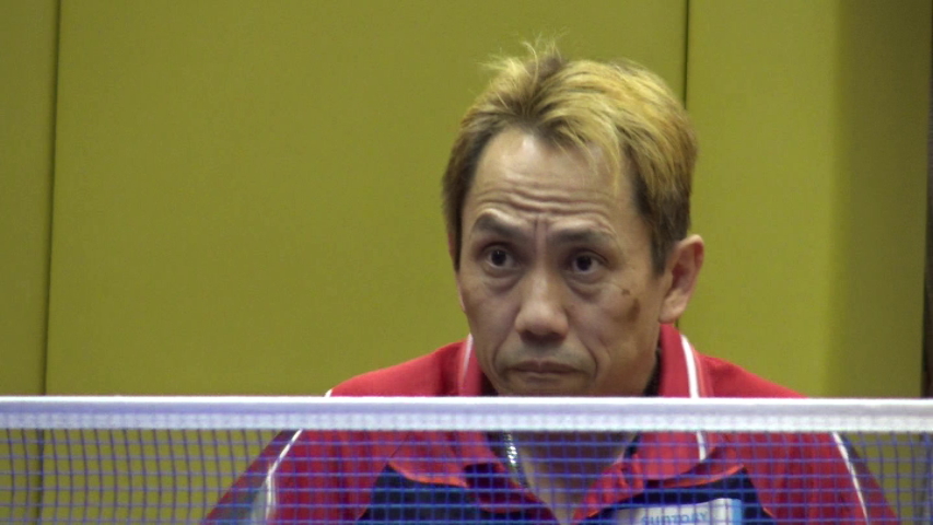 相手を見つめる吉田信一選手。練習中は常に新たなテクニック・戦術を試しているという
